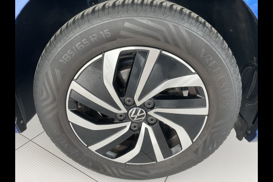 Volkswagen Polo 1.0 TSI Life Business Achteruitrijcamera - Apple carplay - Airco - Cruise control - Parkeersensoren - Bluetooth - Led verlichting - Navigatie - Radio - Licht metalen velgen 15 inch - Stoelverwarming - Start/stop systeem - Stuur leder - Stuur multifunctioneel