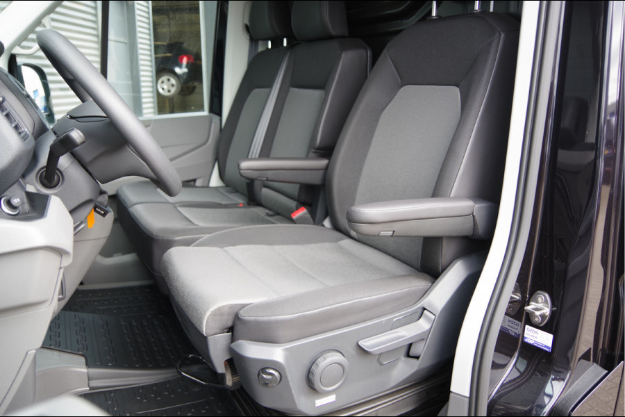 Volkswagen Crafter 35 2.0 TDI L3H3 140PK AUT. LED, TREKHAAK, BETIMMERING, STOELVERWARMING, GEVEERDE ERGO COMFORT STOEL, CAMERA, NAVI, CRUISE, AIRCO