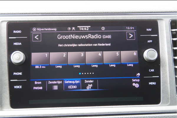 Volkswagen Crafter 35 2.0 TDI L3H3 140PK AUT. LED, TREKHAAK, BETIMMERING, STOELVERWARMING, GEVEERDE ERGO COMFORT STOEL, CAMERA, NAVI, CRUISE, AIRCO