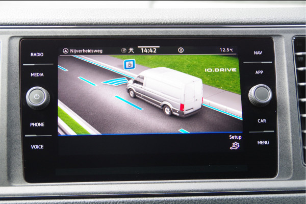 Volkswagen Crafter 35 2.0 TDI L3H3 140PK AUT. LED, TREKHAAK, BETIMMERING, STOELVERWARMING, GEVEERDE ERGO COMFORT STOEL, CAMERA, NAVI, CRUISE, AIRCO