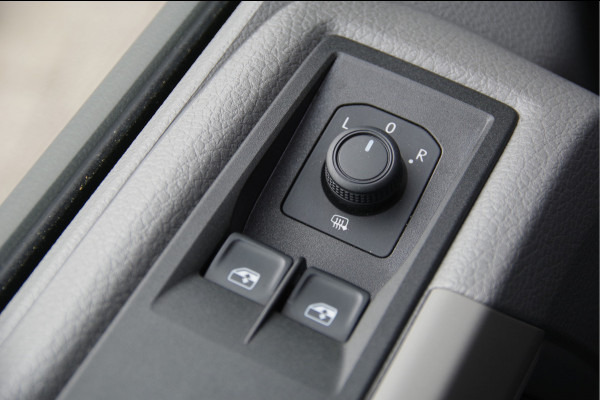 Volkswagen Crafter 35 2.0 TDI L3H3 140PK AUT. LED, TREKHAAK, BETIMMERING, STOELVERWARMING, GEVEERDE ERGO COMFORT STOEL, CAMERA, NAVI, CRUISE, AIRCO