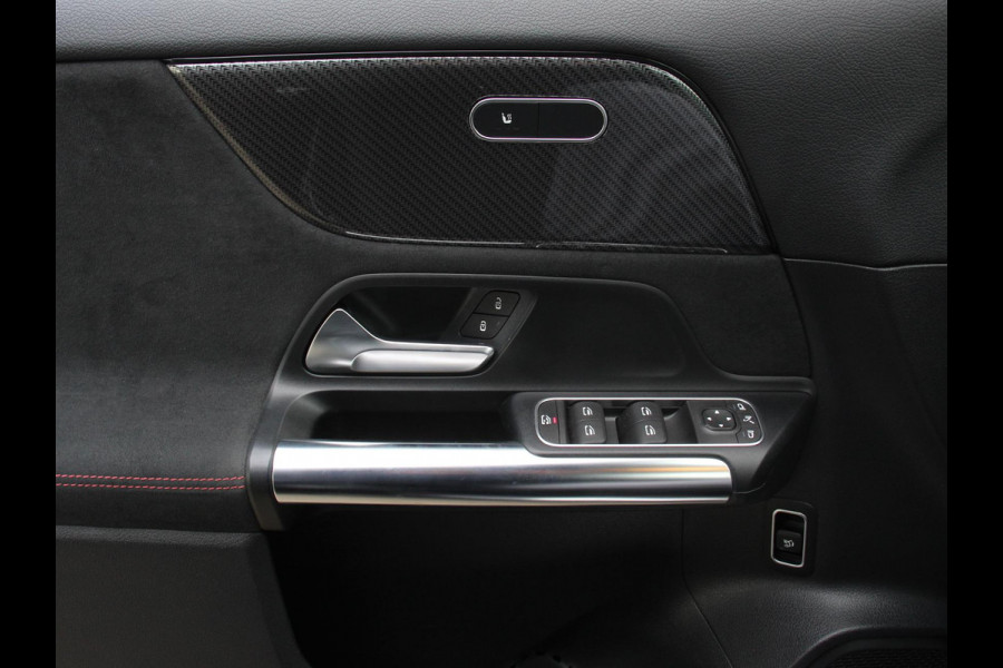 Mercedes-Benz GLA 200 AMG Line Automaat Nieuw model ! | Navigatie | Climate Control | Camera | Electrisch bedienbare achterklep | Dab | Led