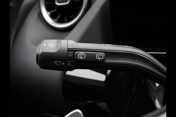 Mercedes-Benz GLA 200 AMG Line Automaat Nieuw model ! | Navigatie | Climate Control | Camera | Electrisch bedienbare achterklep | Dab | Led