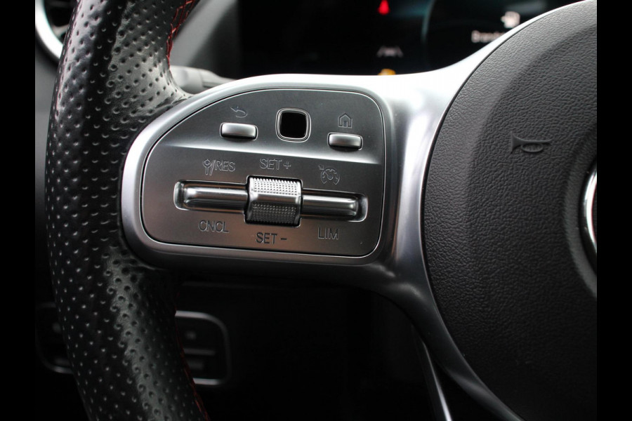 Mercedes-Benz GLA 200 AMG Line Automaat Nieuw model ! | Navigatie | Climate Control | Camera | Electrisch bedienbare achterklep | Dab | Led