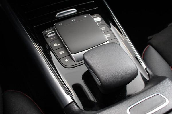 Mercedes-Benz GLA 200 AMG Line Automaat Nieuw model ! | Navigatie | Climate Control | Camera | Electrisch bedienbare achterklep | Dab | Led