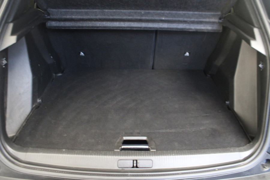 Peugeot 2008 1.2 PureTech Blue Lease Allure |Camera|Trekhaak|Navi|