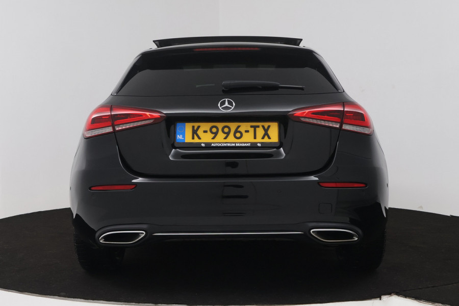 Mercedes-Benz A-Klasse 180 Business Solution Luxury (PANORAMADAK, STOELVERWARMING, SFEERVERLICHTING, ELEKTR STOELEN, NAVIGATIE)