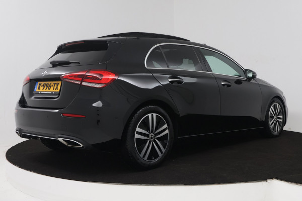 Mercedes-Benz A-Klasse 180 Business Solution Luxury (PANORAMADAK, STOELVERWARMING, SFEERVERLICHTING, ELEKTR STOELEN, NAVIGATIE)