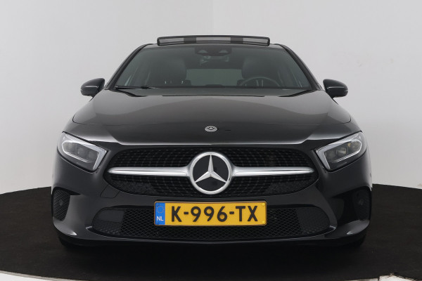 Mercedes-Benz A-Klasse 180 Business Solution Luxury (PANORAMADAK, STOELVERWARMING, SFEERVERLICHTING, ELEKTR STOELEN, NAVIGATIE)