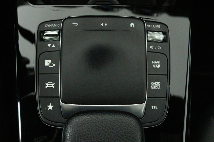 Mercedes-Benz A-Klasse 180 Business Solution Luxury (PANORAMADAK, STOELVERWARMING, SFEERVERLICHTING, ELEKTR STOELEN, NAVIGATIE)