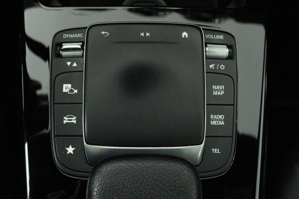 Mercedes-Benz A-Klasse 180 Business Solution Luxury (PANORAMADAK, STOELVERWARMING, SFEERVERLICHTING, ELEKTR STOELEN, NAVIGATIE)