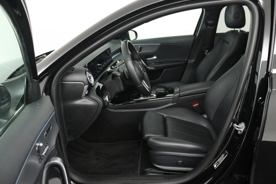 Mercedes-Benz A-Klasse 180 Business Solution Luxury (PANORAMADAK, STOELVERWARMING, SFEERVERLICHTING, ELEKTR STOELEN, NAVIGATIE)