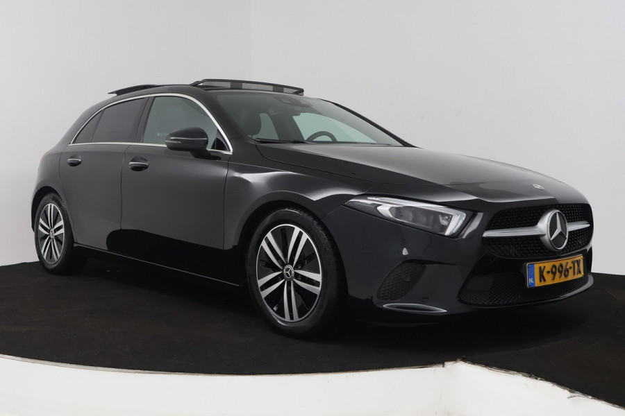 Mercedes-Benz A-Klasse 180 Business Solution Luxury (PANORAMADAK, STOELVERWARMING, SFEERVERLICHTING, ELEKTR STOELEN, NAVIGATIE)