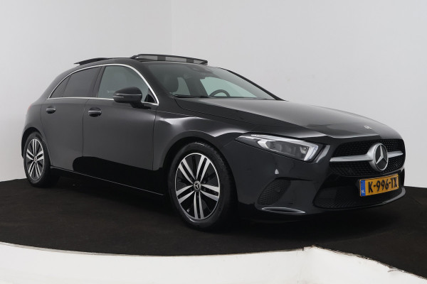 Mercedes-Benz A-Klasse 180 Business Solution Luxury (PANORAMADAK, STOELVERWARMING, SFEERVERLICHTING, ELEKTR STOELEN, NAVIGATIE)