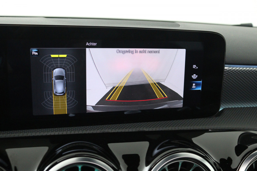 Mercedes-Benz A-Klasse 180 Business Solution Luxury (PANORAMADAK, STOELVERWARMING, SFEERVERLICHTING, ELEKTR STOELEN, NAVIGATIE)