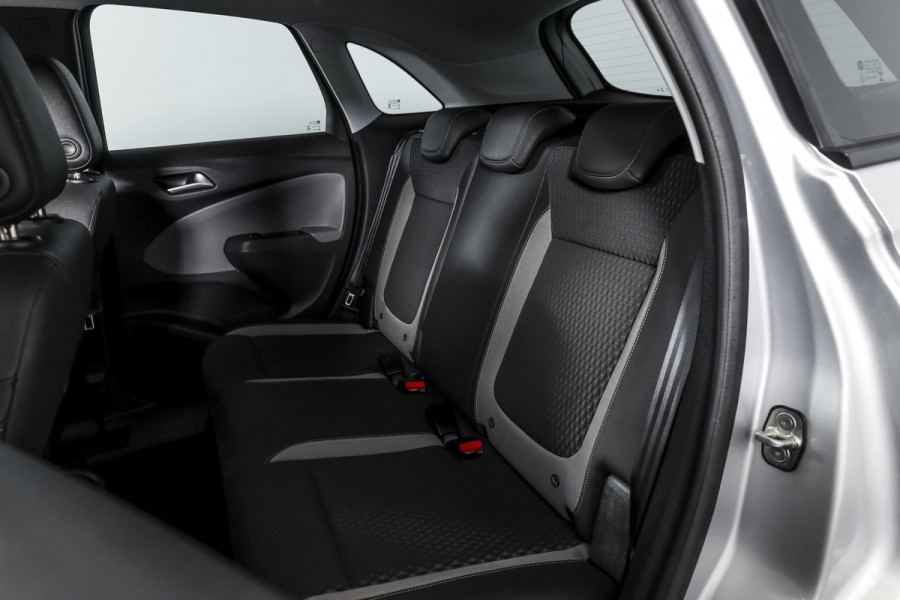Opel Crossland X 1.2 Turbo 130 PK Innovation Org. NL. | Cruise | PDC | NAV + App. Connect | Trekhaak | LM 16" |