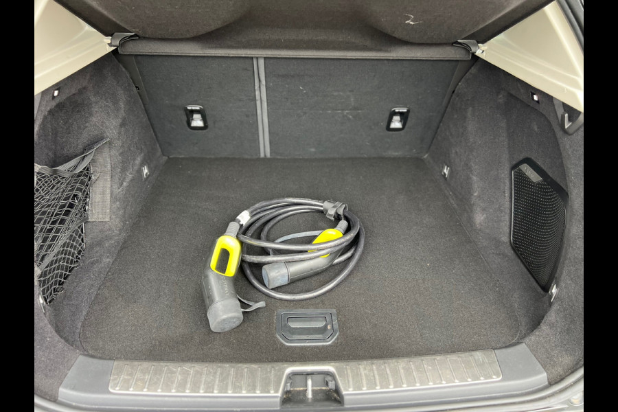 Lynk & Co 01 1.5 BLACK | PANO | NAVI | CAMERA | CARPLAY | INRUIL MOGELIJK