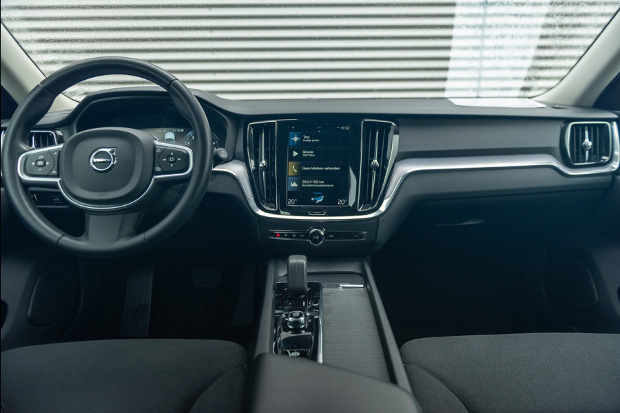 Volvo V60 B3 Aut. Momentum ACC Trekhaak Parkeercamera 164pk