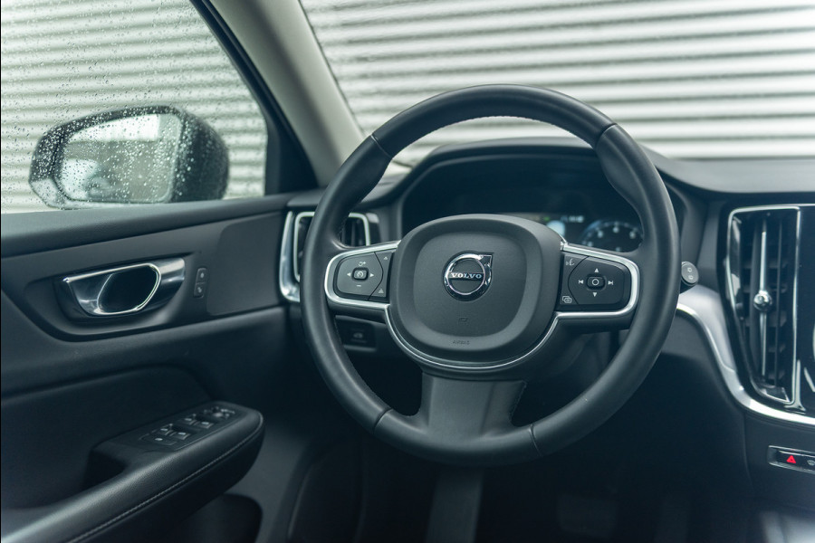 Volvo V60 B3 Aut. Momentum ACC Trekhaak Parkeercamera 164pk