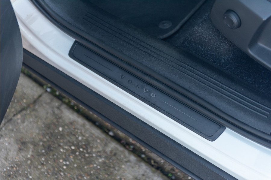 Volvo XC40 T5 Aut. Plug-in Hybrid Inscription Parkassist 262pk