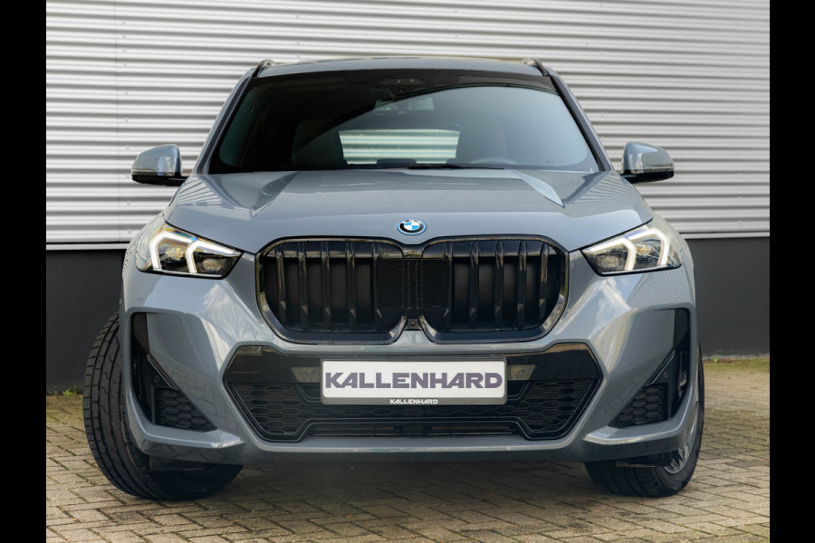 BMW X1 xDrive25e M-Sport - Pano - Trekhaak - Driving Ass Prof - Head-up
