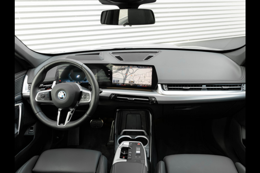 BMW X1 xDrive25e M-Sport - Pano - Trekhaak - Driving Ass Prof - Head-up