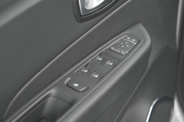 Renault Captur TCe 90 Intens | Camera | Dodehoekdetectie | Navigatie | Parkeersensoren