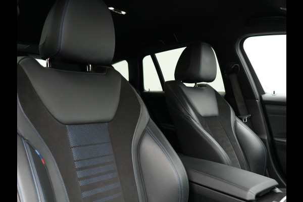 BMW 3 Serie Touring 330e M Sport PHEV 293pk Dealer O.H. | Trekhaak Af Fabriek | Head Up | Adaptive Cruise | Laser LED | Harman / Kardon | Camera | Adaptief Onderstel | Alcantara Sportstoelen Verwarmd | Keyless | Blis | Sfeerverlichting | Dravitgrau metallic | Plug In Hybrid
