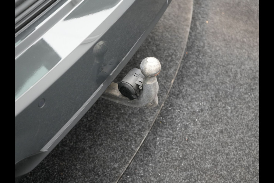 BMW 3 Serie Touring 330e M Sport PHEV 293pk Dealer O.H. | Trekhaak Af Fabriek | Head Up | Adaptive Cruise | Laser LED | Harman / Kardon | Camera | Adaptief Onderstel | Alcantara Sportstoelen Verwarmd | Keyless | Blis | Sfeerverlichting | Dravitgrau metallic | Plug In Hybrid