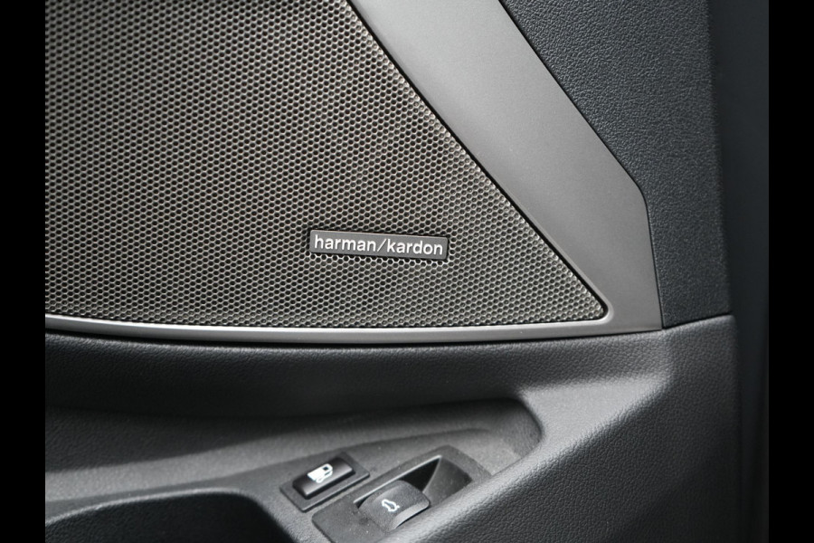 BMW 3 Serie Touring 330e M Sport PHEV 293pk Dealer O.H. | Trekhaak Af Fabriek | Head Up | Adaptive Cruise | Laser LED | Harman / Kardon | Camera | Adaptief Onderstel | Alcantara Sportstoelen Verwarmd | Keyless | Blis | Sfeerverlichting | Dravitgrau metallic | Plug In Hybrid