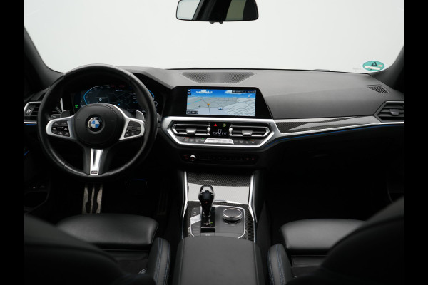 BMW 3 Serie Touring 330e M Sport PHEV 293pk Dealer O.H. | Trekhaak Af Fabriek | Head Up | Adaptive Cruise | Laser LED | Harman / Kardon | Camera | Adaptief Onderstel | Alcantara Sportstoelen Verwarmd | Keyless | Blis | Sfeerverlichting | Dravitgrau metallic | Plug In Hybrid