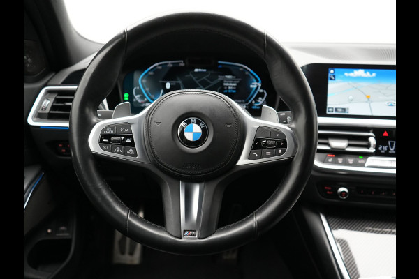 BMW 3 Serie Touring 330e M Sport PHEV 293pk Dealer O.H. | Trekhaak Af Fabriek | Head Up | Adaptive Cruise | Laser LED | Harman / Kardon | Camera | Adaptief Onderstel | Alcantara Sportstoelen Verwarmd | Keyless | Blis | Sfeerverlichting | Dravitgrau metallic | Plug In Hybrid