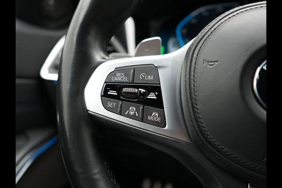 BMW 3 Serie Touring 330e M Sport PHEV 293pk Dealer O.H. | Trekhaak Af Fabriek | Head Up | Adaptive Cruise | Laser LED | Harman / Kardon | Camera | Adaptief Onderstel | Alcantara Sportstoelen Verwarmd | Keyless | Blis | Sfeerverlichting | Dravitgrau metallic | Plug In Hybrid