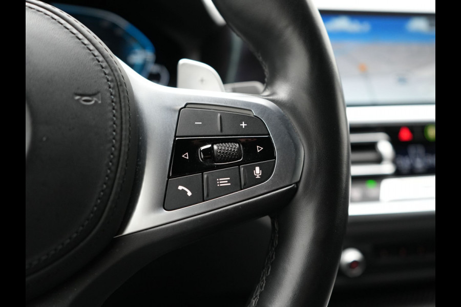 BMW 3 Serie Touring 330e M Sport PHEV 293pk Dealer O.H. | Trekhaak Af Fabriek | Head Up | Adaptive Cruise | Laser LED | Harman / Kardon | Camera | Adaptief Onderstel | Alcantara Sportstoelen Verwarmd | Keyless | Blis | Sfeerverlichting | Dravitgrau metallic | Plug In Hybrid
