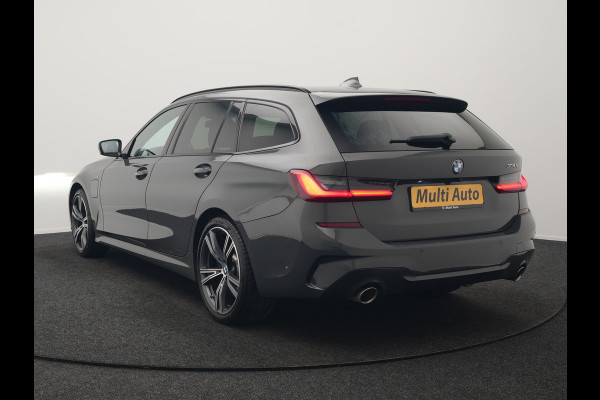 BMW 3 Serie Touring 330e M Sport PHEV 293pk Dealer O.H. | Trekhaak Af Fabriek | Head Up | Adaptive Cruise | Laser LED | Harman / Kardon | Camera | Adaptief Onderstel | Alcantara Sportstoelen Verwarmd | Keyless | Blis | Sfeerverlichting | Dravitgrau metallic | Plug In Hybrid