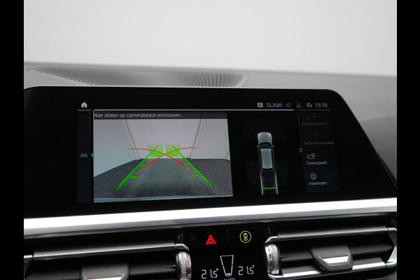 BMW 3 Serie Touring 330e M Sport PHEV 293pk Dealer O.H. | Trekhaak Af Fabriek | Head Up | Adaptive Cruise | Laser LED | Harman / Kardon | Camera | Adaptief Onderstel | Alcantara Sportstoelen Verwarmd | Keyless | Blis | Sfeerverlichting | Dravitgrau metallic | Plug In Hybrid
