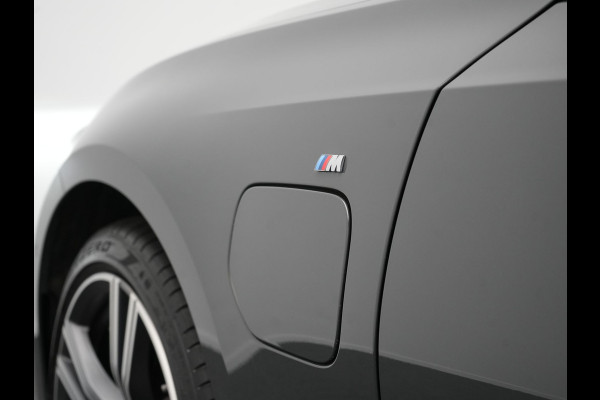 BMW 3 Serie Touring 330e M Sport PHEV 293pk Dealer O.H. | Trekhaak Af Fabriek | Head Up | Adaptive Cruise | Laser LED | Harman / Kardon | Camera | Adaptief Onderstel | Alcantara Sportstoelen Verwarmd | Keyless | Blis | Sfeerverlichting | Dravitgrau metallic | Plug In Hybrid