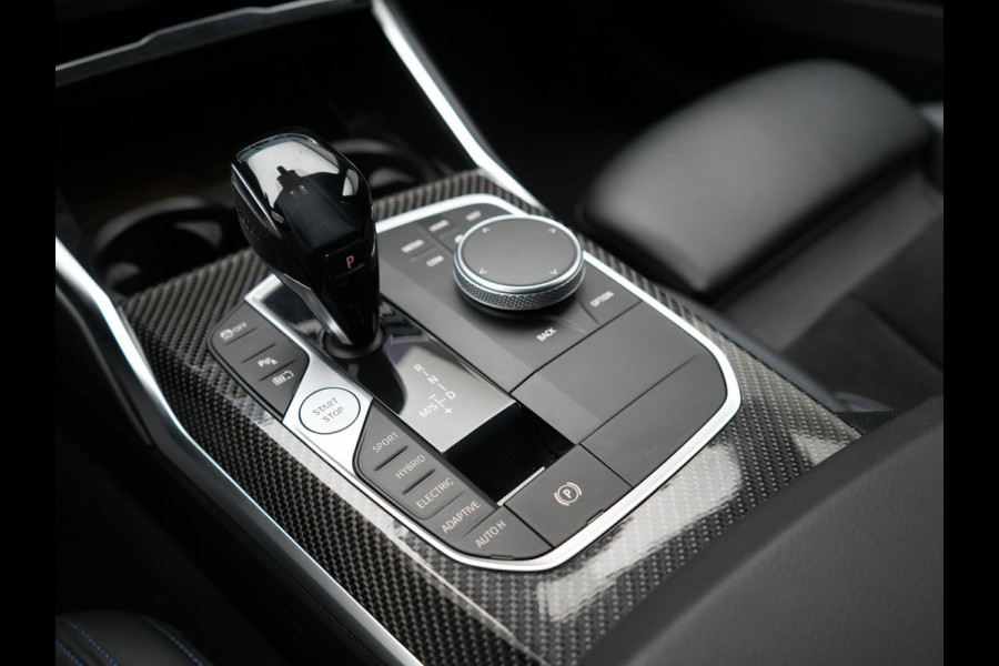 BMW 3 Serie Touring 330e M Sport PHEV 293pk Dealer O.H. | Trekhaak Af Fabriek | Head Up | Adaptive Cruise | Laser LED | Harman / Kardon | Camera | Adaptief Onderstel | Alcantara Sportstoelen Verwarmd | Keyless | Blis | Sfeerverlichting | Dravitgrau metallic | Plug In Hybrid