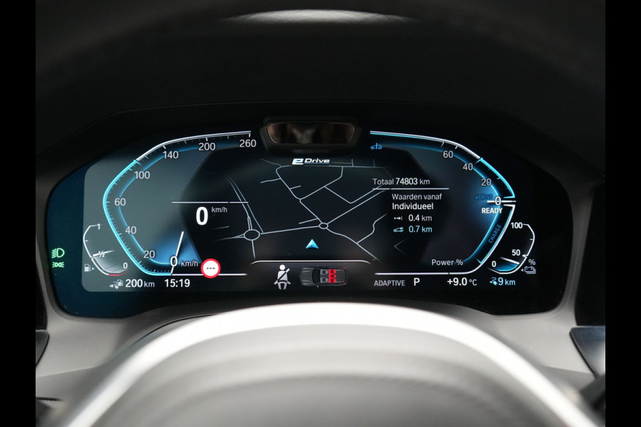 BMW 3 Serie Touring 330e M Sport PHEV 293pk Dealer O.H. | Trekhaak Af Fabriek | Head Up | Adaptive Cruise | Laser LED | Harman / Kardon | Camera | Adaptief Onderstel | Alcantara Sportstoelen Verwarmd | Keyless | Blis | Sfeerverlichting | Dravitgrau metallic | Plug In Hybrid