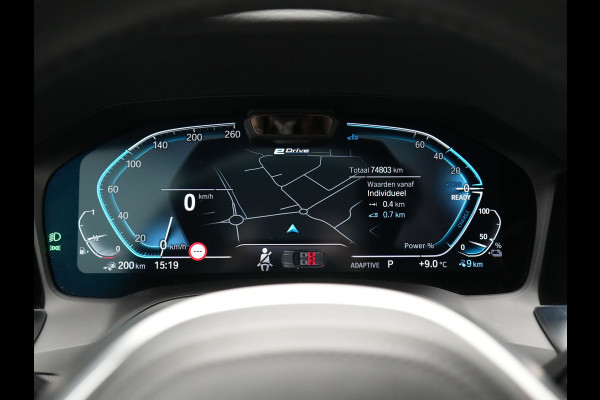BMW 3 Serie Touring 330e M Sport PHEV 293pk Dealer O.H. | Trekhaak Af Fabriek | Head Up | Adaptive Cruise | Laser LED | Harman / Kardon | Camera | Adaptief Onderstel | Alcantara Sportstoelen Verwarmd | Keyless | Blis | Sfeerverlichting | Dravitgrau metallic | Plug In Hybrid