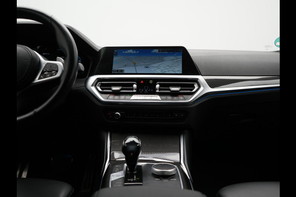 BMW 3 Serie Touring 330e M Sport PHEV 293pk Dealer O.H. | Trekhaak Af Fabriek | Head Up | Adaptive Cruise | Laser LED | Harman / Kardon | Camera | Adaptief Onderstel | Alcantara Sportstoelen Verwarmd | Keyless | Blis | Sfeerverlichting | Dravitgrau metallic | Plug In Hybrid