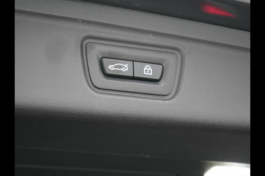 BMW 3 Serie Touring 330e M Sport PHEV 293pk Dealer O.H. | Trekhaak Af Fabriek | Head Up | Adaptive Cruise | Laser LED | Harman / Kardon | Camera | Adaptief Onderstel | Alcantara Sportstoelen Verwarmd | Keyless | Blis | Sfeerverlichting | Dravitgrau metallic | Plug In Hybrid