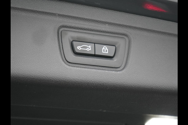 BMW 3 Serie Touring 330e M Sport PHEV 293pk Dealer O.H. | Trekhaak Af Fabriek | Head Up | Adaptive Cruise | Laser LED | Harman / Kardon | Camera | Adaptief Onderstel | Alcantara Sportstoelen Verwarmd | Keyless | Blis | Sfeerverlichting | Dravitgrau metallic | Plug In Hybrid