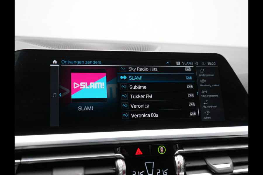 BMW 3 Serie Touring 330e M Sport PHEV 293pk Dealer O.H. | Trekhaak Af Fabriek | Head Up | Adaptive Cruise | Laser LED | Harman / Kardon | Camera | Adaptief Onderstel | Alcantara Sportstoelen Verwarmd | Keyless | Blis | Sfeerverlichting | Dravitgrau metallic | Plug In Hybrid