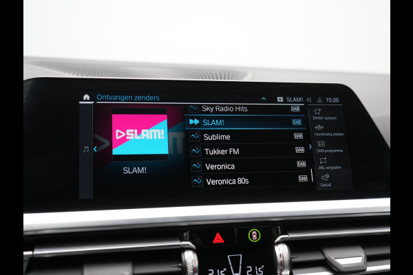 BMW 3 Serie Touring 330e M Sport PHEV 293pk Dealer O.H. | Trekhaak Af Fabriek | Head Up | Adaptive Cruise | Laser LED | Harman / Kardon | Camera | Adaptief Onderstel | Alcantara Sportstoelen Verwarmd | Keyless | Blis | Sfeerverlichting | Dravitgrau metallic | Plug In Hybrid