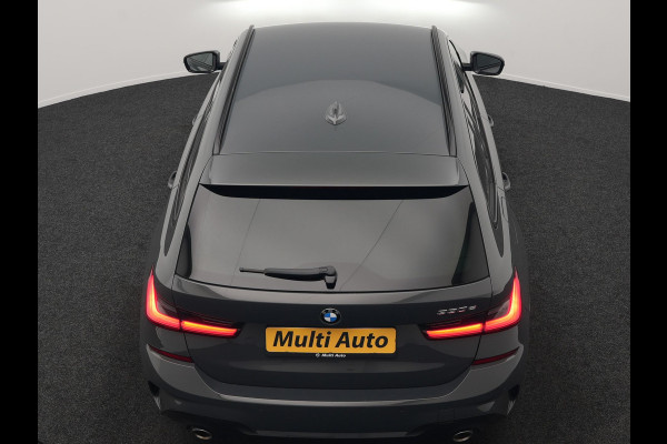 BMW 3 Serie Touring 330e M Sport PHEV 293pk Dealer O.H. | Trekhaak Af Fabriek | Head Up | Adaptive Cruise | Laser LED | Harman / Kardon | Camera | Adaptief Onderstel | Alcantara Sportstoelen Verwarmd | Keyless | Blis | Sfeerverlichting | Dravitgrau metallic | Plug In Hybrid