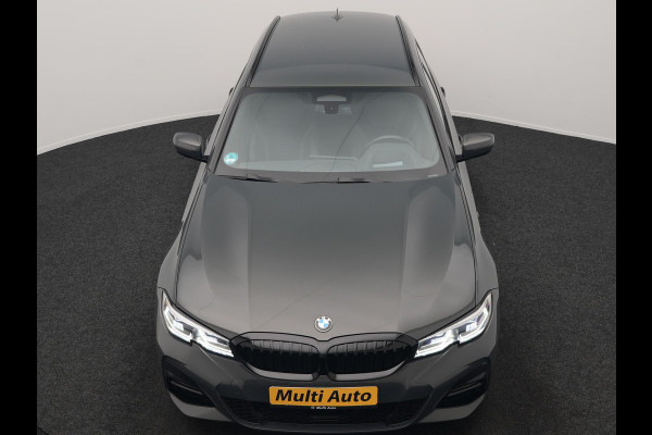 BMW 3 Serie Touring 330e M Sport PHEV 293pk Dealer O.H. | Trekhaak Af Fabriek | Head Up | Adaptive Cruise | Laser LED | Harman / Kardon | Camera | Adaptief Onderstel | Alcantara Sportstoelen Verwarmd | Keyless | Blis | Sfeerverlichting | Dravitgrau metallic | Plug In Hybrid