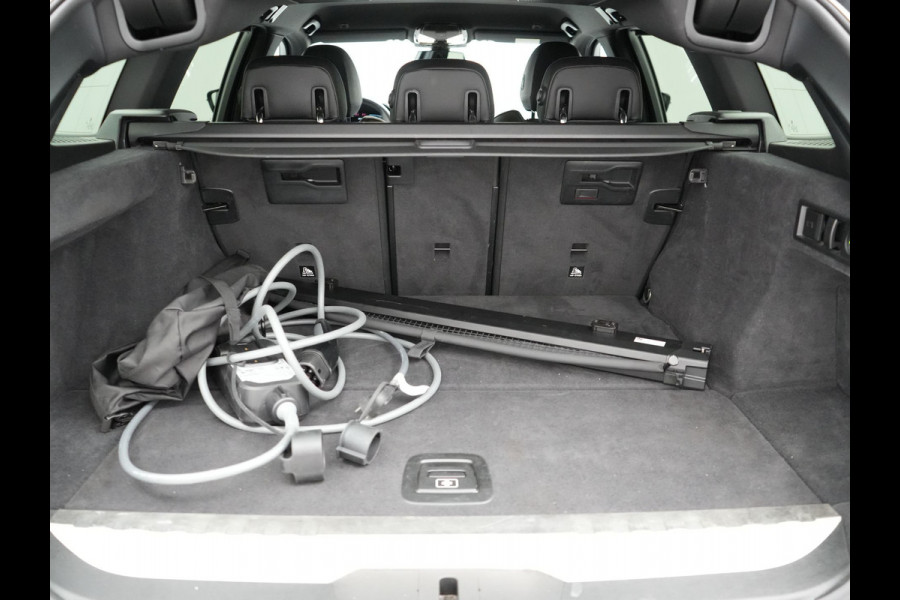 BMW 3 Serie Touring 330e M Sport PHEV 293pk Dealer O.H. | Trekhaak Af Fabriek | Head Up | Adaptive Cruise | Laser LED | Harman / Kardon | Camera | Adaptief Onderstel | Alcantara Sportstoelen Verwarmd | Keyless | Blis | Sfeerverlichting | Dravitgrau metallic | Plug In Hybrid