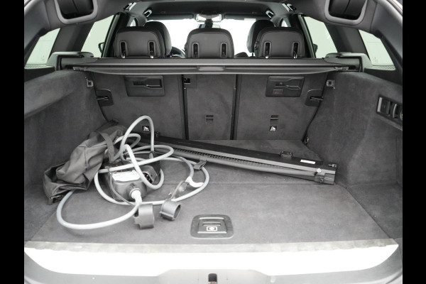 BMW 3 Serie Touring 330e M Sport PHEV 293pk Dealer O.H. | Trekhaak Af Fabriek | Head Up | Adaptive Cruise | Laser LED | Harman / Kardon | Camera | Adaptief Onderstel | Alcantara Sportstoelen Verwarmd | Keyless | Blis | Sfeerverlichting | Dravitgrau metallic | Plug In Hybrid