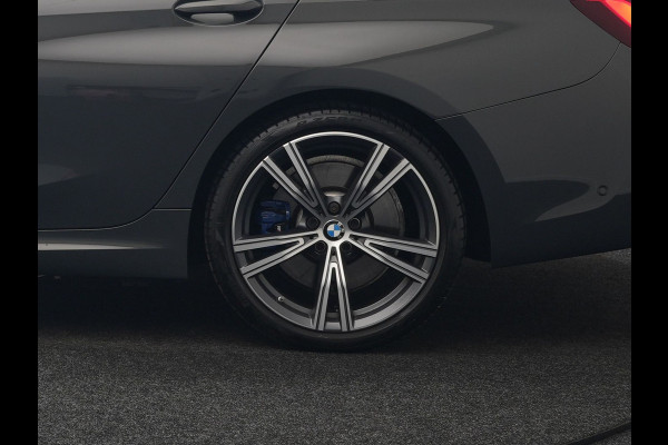 BMW 3 Serie Touring 330e M Sport PHEV 293pk Dealer O.H. | Trekhaak Af Fabriek | Head Up | Adaptive Cruise | Laser LED | Harman / Kardon | Camera | Adaptief Onderstel | Alcantara Sportstoelen Verwarmd | Keyless | Blis | Sfeerverlichting | Dravitgrau metallic | Plug In Hybrid
